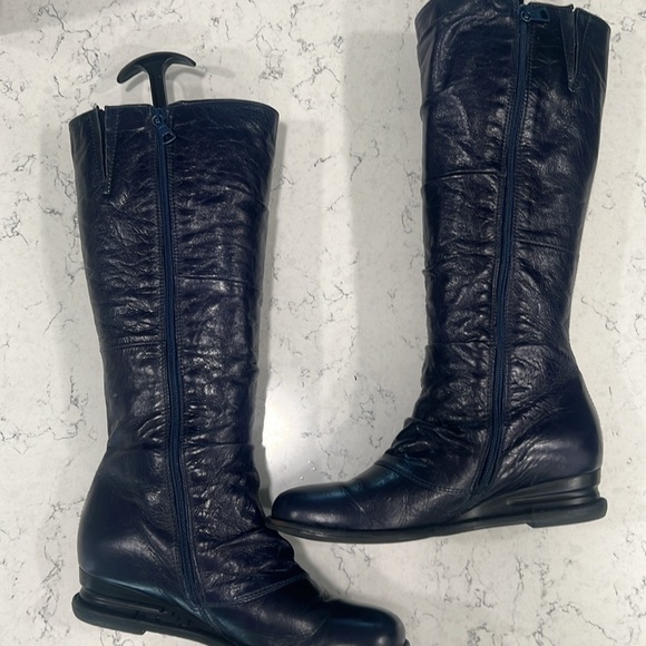 Miss Moo’s Blue Bloom Boots - 8.5 - Picture 3 of 9